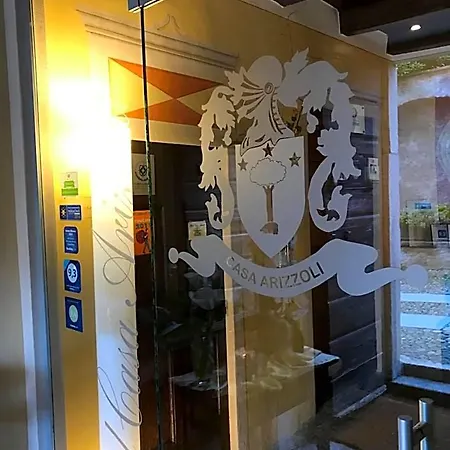 Casa Arizzoli فندق كانوبيو
