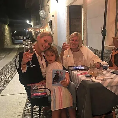 Casa Arizzoli فندق كانوبيو