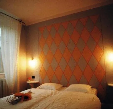 Casa Arizzoli فندق كانوبيو